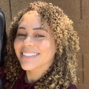 Meet your Posher, Chanelle